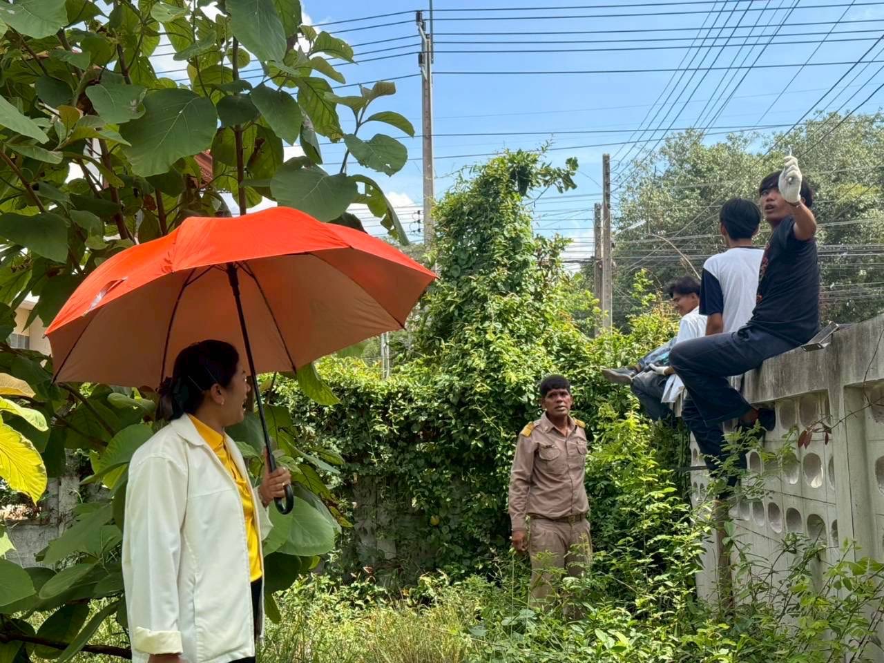 ติดตั้งลวดหนามบริเวณรอบรั้ววิทยาลัย โดยมีเป้าหมายเพื่อป้องกันการบุกรุกจากบุคคลภายนอก และสร้างสภาพแวดล้อมการเรียนรู้ที่ปลอดภัยสำหรับนักเรียน นักศึกษา และบุคลากร