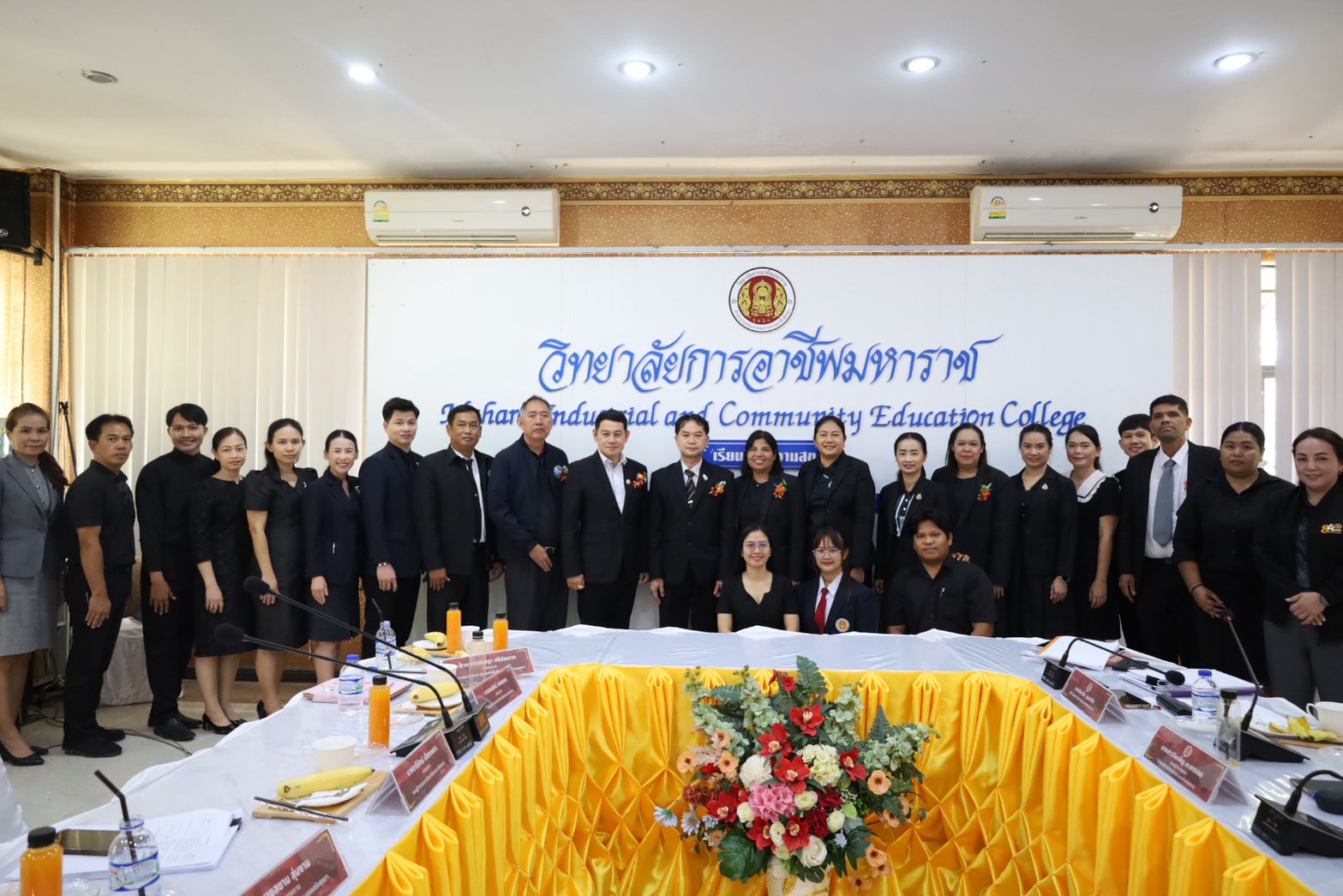 ต้อนรับคณะกรรมการการประเมินสถานศึกษา เพื่อรับรางวัลพระราชทาน ประจำปีการศึกษา 2568 โดยมี นายพิเชษฐ์ หาดี ผู้อำนวยการวิทยาลัยเทคนิคอุตสาหกรรมยานยนต์ เป็นประธาน ในวันอังคารที่ 17 มีนาคม 2569 ณ ห้องประชุมสุวรรณโสรัต วิทยาลัยการอาชีพมหาราช